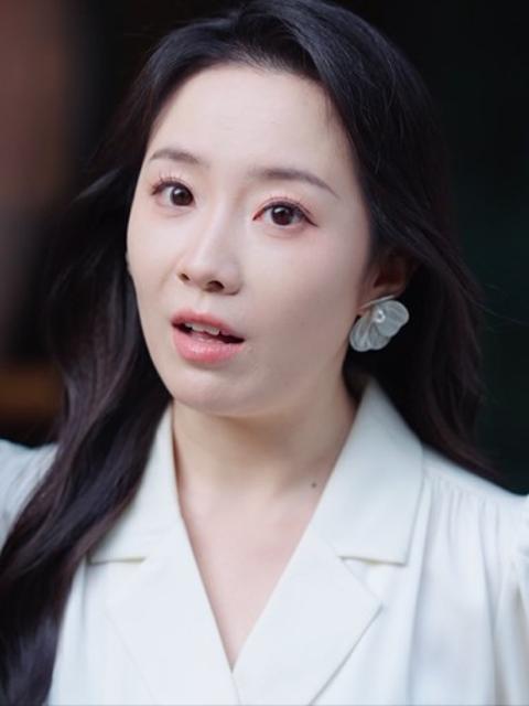 Ngày Cưới Đau Thương: Chồng Tôi Hát Tặng Người Yêu Cũ